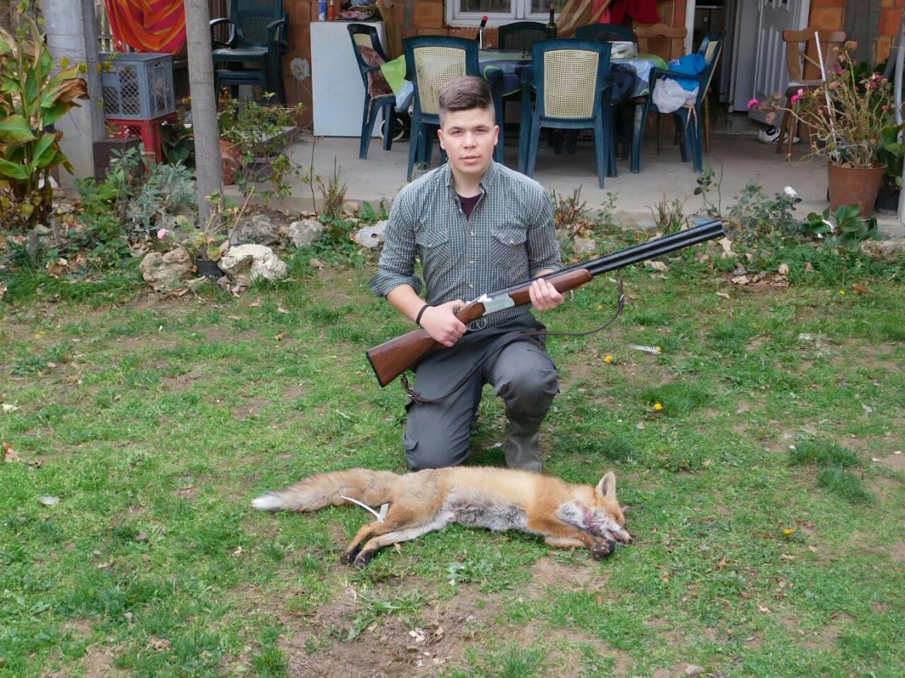 Mladi lovac sa odstrelom